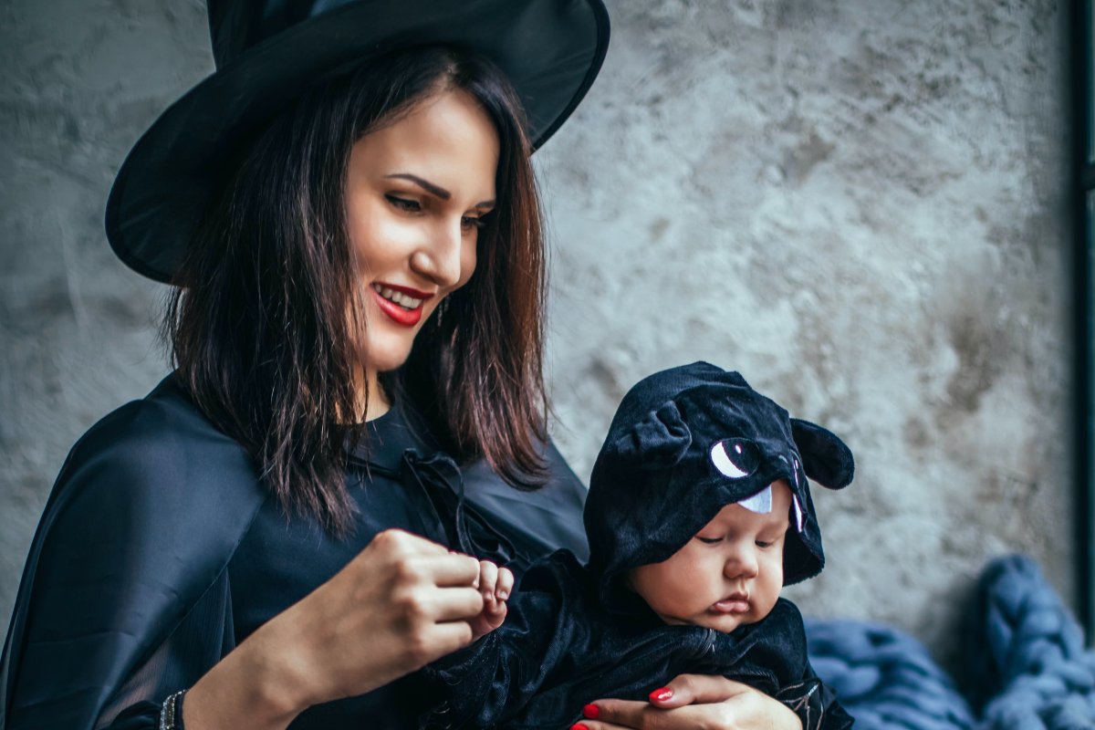 https://www.pexels.com/photo/woman-in-a-witch-costume-3129715/