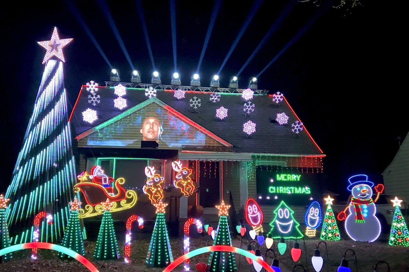 Holiday Houses You Want To Drive-By In Metro Detroit - LittleGuide Detroit, image size:1419x946