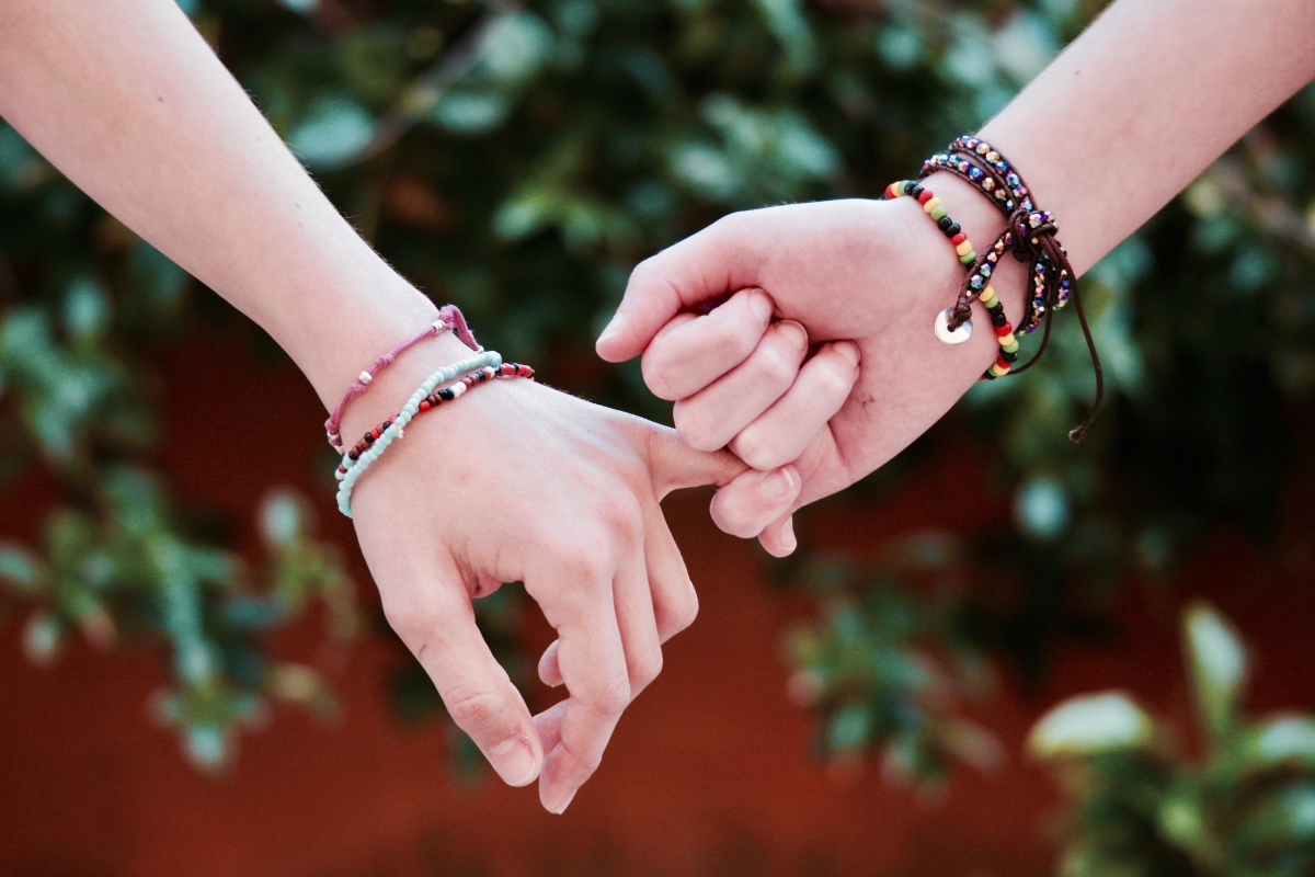 https://www.pexels.com/photo/two-person-holding-hands-371285/