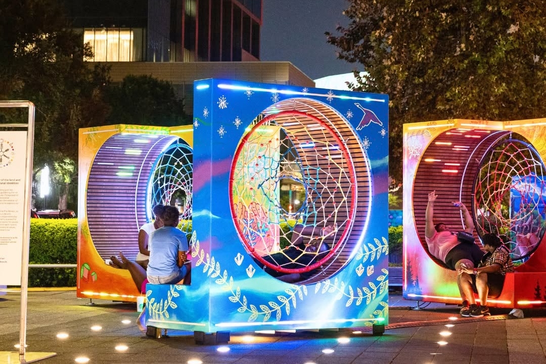 Orbit Drive-In LED ウォールアート Weci | Koninut Interactive Art Installation - LittleGuide Detroit